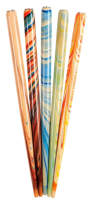 Porte-plume marbré, couleurs assorties, en boite présentoir.